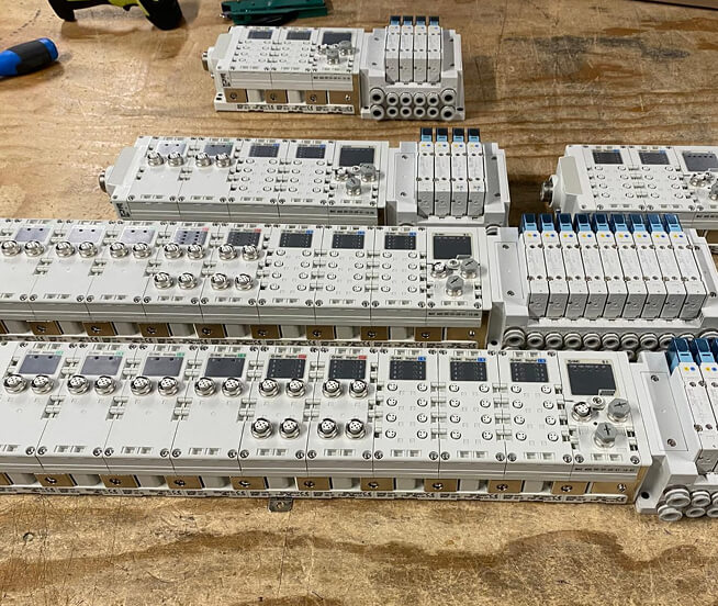 Assemblaggio assiemi pneumatici