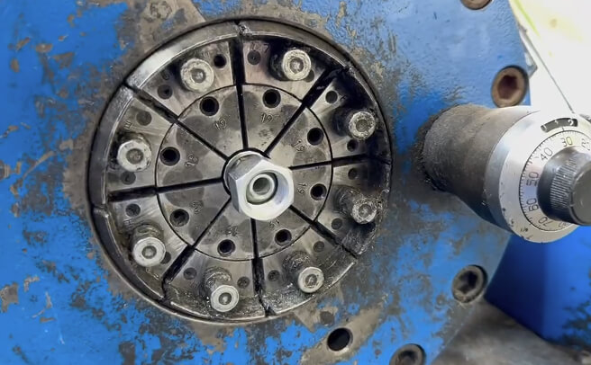 Assemblaggio tubi alta pressione