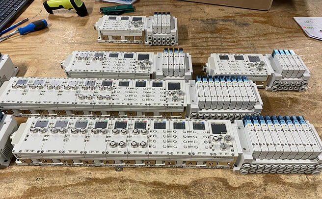 Assemblaggio assiemi pneumatici