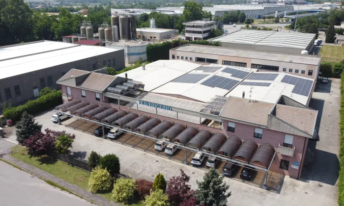 Implementazione di due nuovi centri di taglio per guide lineari. Installazione impianto fotovoltaico da 75 kwp